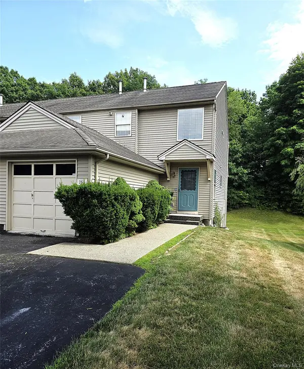 255 Crestwood CT, Fishkill, NY 12524