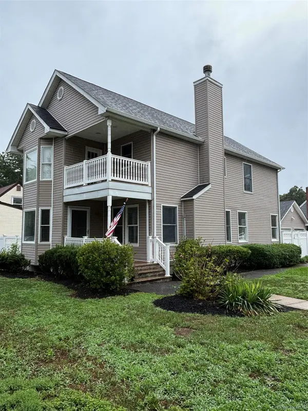 38 Hallock AVE, Smithtown, NY 11787