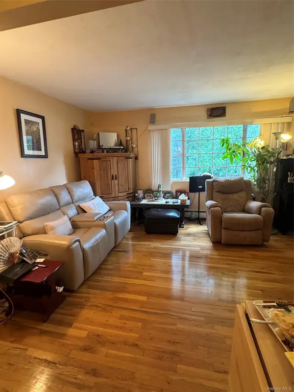59 Bushwick ST, Melville, NY 11747