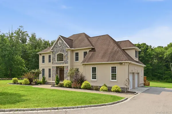 17 Meadow Crest DR, Mahopac, NY 10541