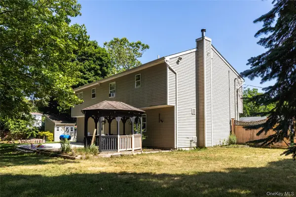 5 2nd ST, Coram, NY 11727