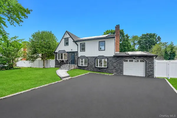 4 Ruby LN, Huntington Station, NY 11746