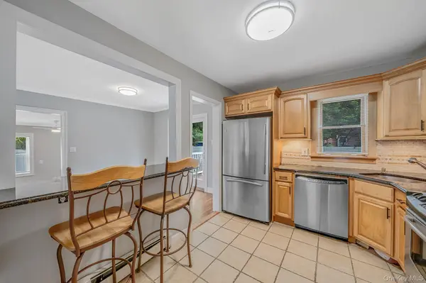 453 Dartmouth ST, Westbury, NY 11590