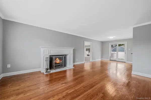 453 Dartmouth ST, Westbury, NY 11590