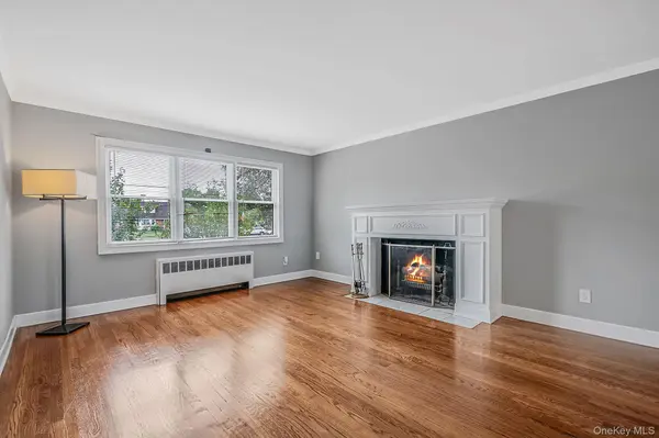 453 Dartmouth ST, Westbury, NY 11590