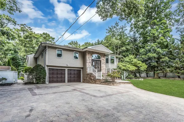 39 Kennedy DR, Plainview, NY 11803