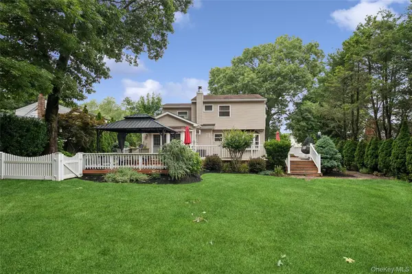 36 Champlin ST, Ronkonkoma, NY 11779