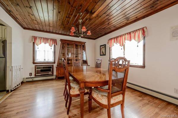 1815 Meadowbrook RD, Merrick, NY 11566