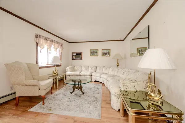 1815 Meadowbrook RD, Merrick, NY 11566