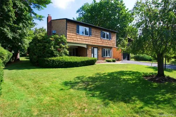 165 Salem RD, East Hills, NY 11577