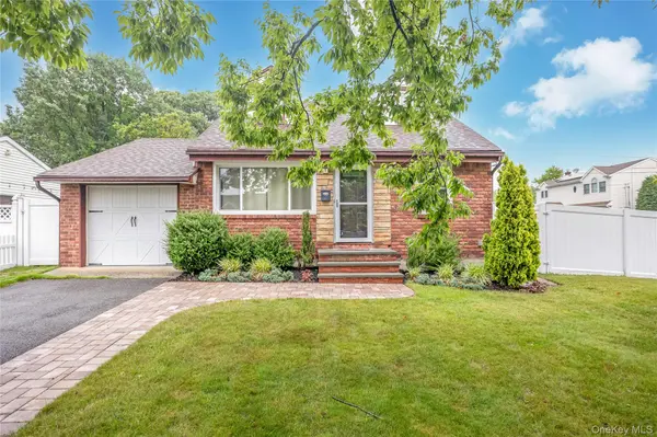 192 Sycamore AVE, Bethpage, NY 11714