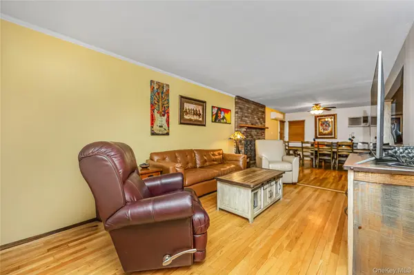192 Sycamore AVE, Bethpage, NY 11714