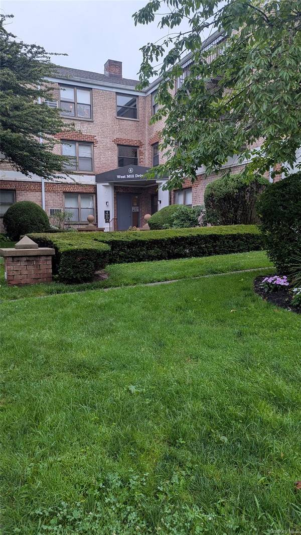 4 West Mill DR #2F, Great Neck, NY 11021