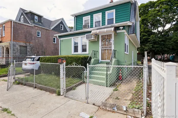 8430 129th ST, Kew Gardens, NY 11415