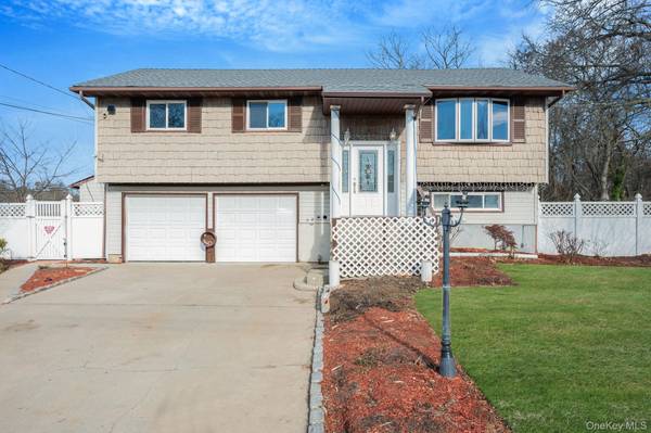 105 Ames ST, Brentwood, NY 11717