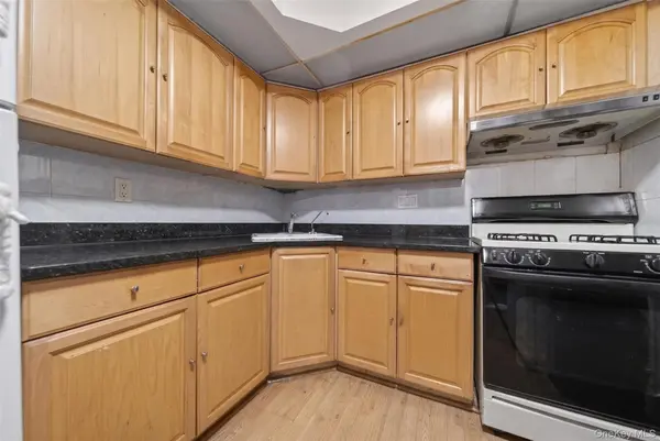 140-44 34th AVE #2C, Flushing, NY 11354