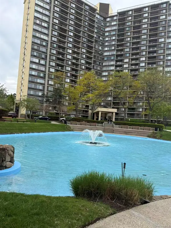 1 Bay Club DR #11J, Bayside, NY 11360