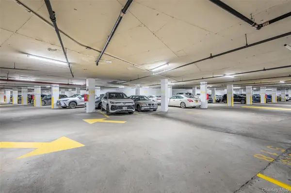 1 Bay Club DR #11J, Bayside, NY 11360