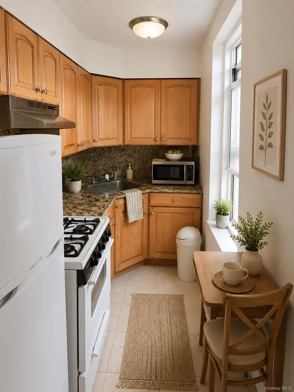 30-11 Parsons BLVD #2U, Flushing, NY 11354