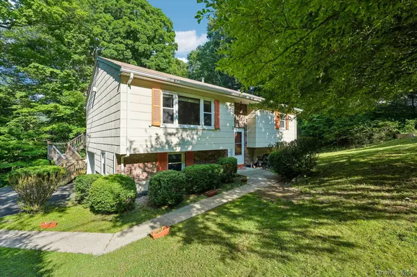 37 Nursery RD, Tuxedo Park, NY 10987