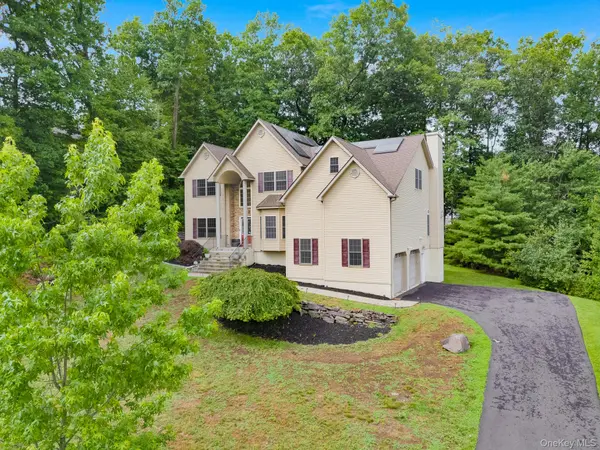 5 Sherwood CT, Highland Mills, NY 10930
