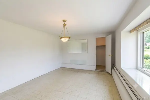 333 N Albany AVE, Massapequa, NY 11758