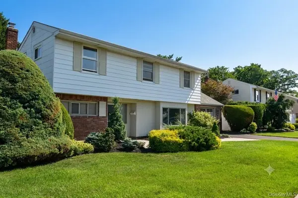 333 N Albany AVE, Massapequa, NY 11758