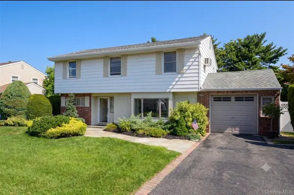 333 N Albany AVE, Massapequa, NY 11758