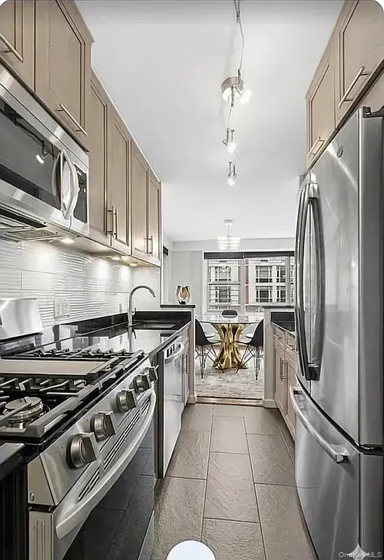 370 E 76th ST #B1102, New York (manhattan), NY 10021