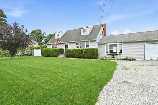 110 Oak ST, Deer Park, NY 11729