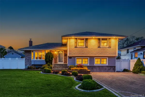 27 Nottinghill DR, Massapequa, NY 11758