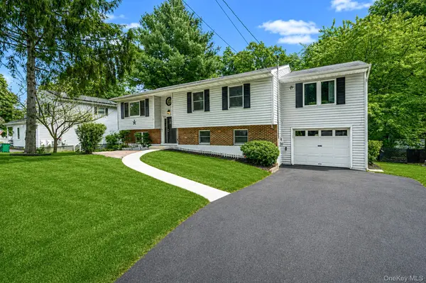 94 Crestwood BLVD, Poughkeepsie, NY 12603
