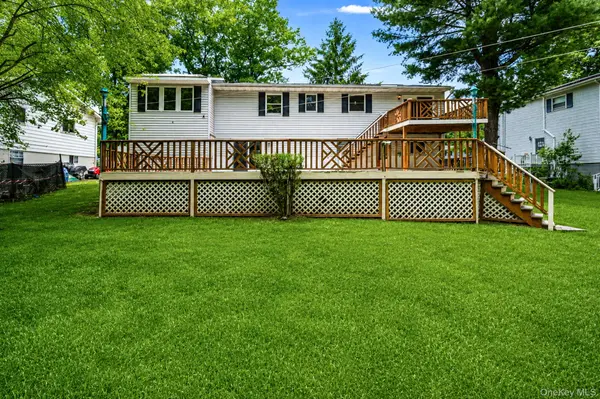 94 Crestwood BLVD, Poughkeepsie, NY 12603