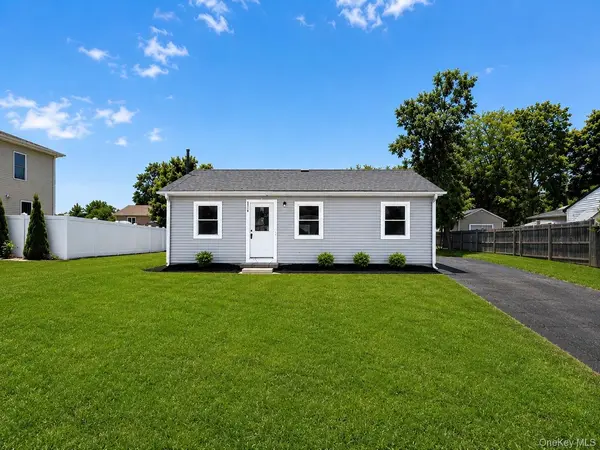 818 Meade AVE, Bellport, NY 11713