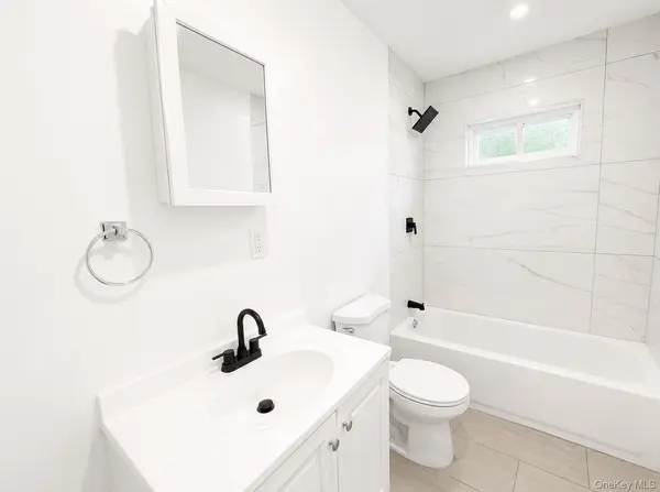 818 Meade AVE, Bellport, NY 11713