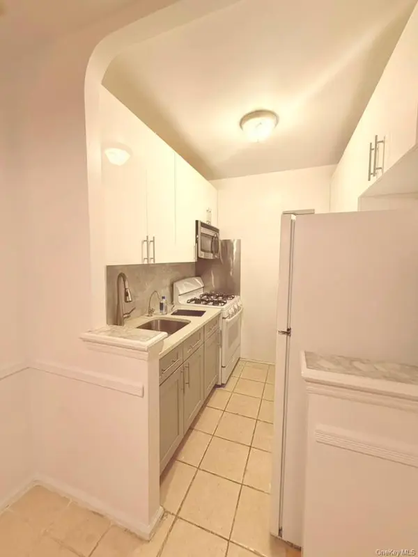 65-70 Booth ST #2B, Rego Park, NY 11374