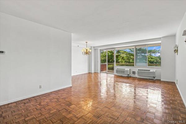100 Hilton AVE #417, Garden City, NY 11530
