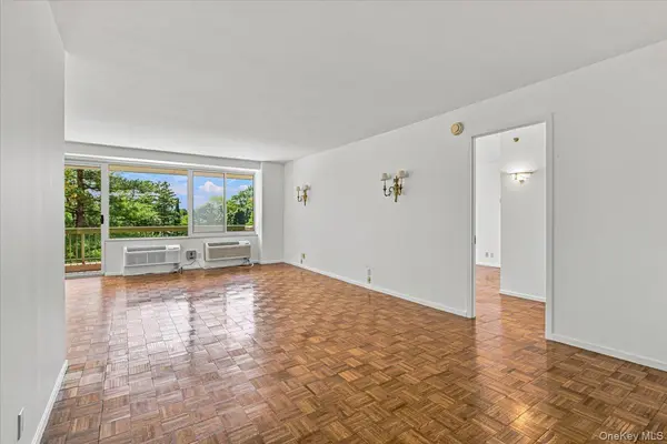 100 Hilton AVE #417, Garden City, NY 11530