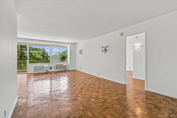 100 Hilton AVE #417, Garden City, NY 11530