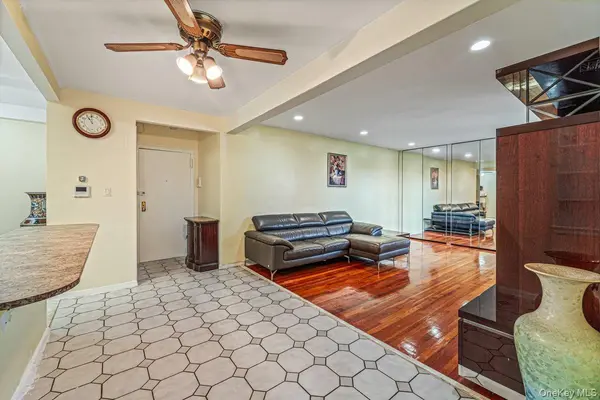 213-08 73rd AVE #4J, Bayside, NY 11364