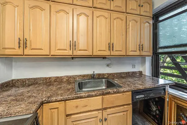 213-08 73rd AVE #4J, Bayside, NY 11364