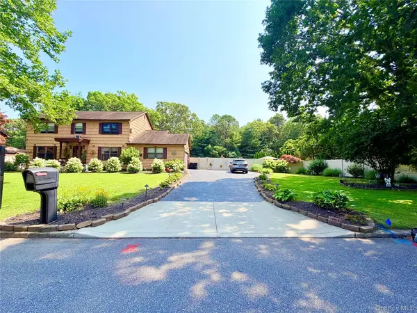 4 John Vincent CT, Centereach, NY 11720