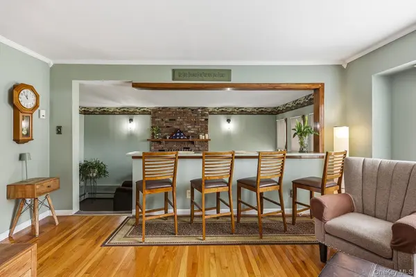 246 29th ST, Lindenhurst, NY 11757