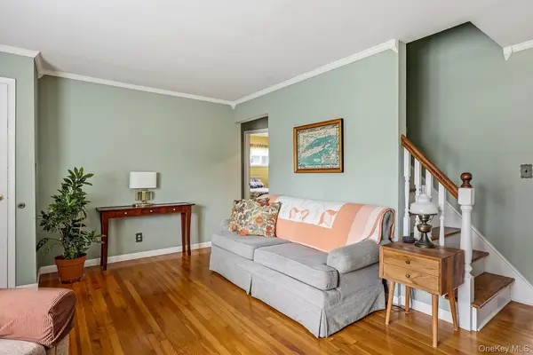246 29th ST, Lindenhurst, NY 11757