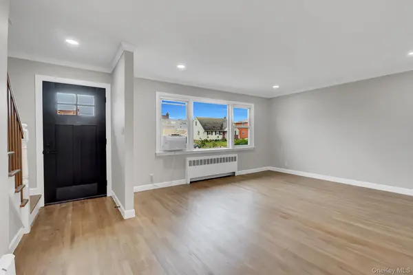 792 Highview AVE, Westbury, NY 11590