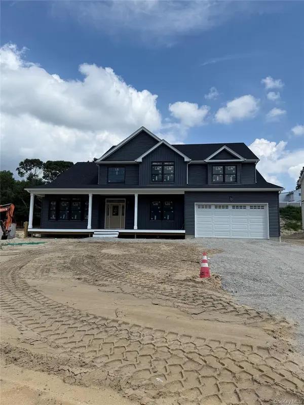 3 Greentree CT, Smithtown, NY 11787