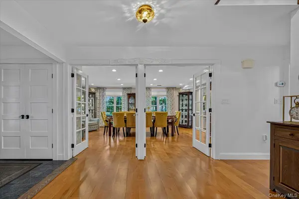 98 Florida AVE, Commack, NY 11725