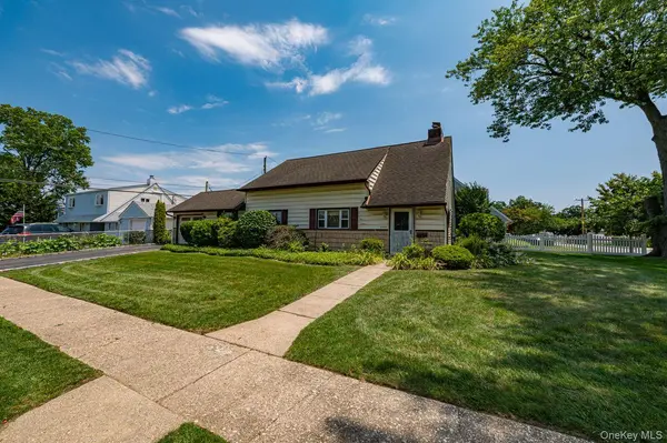 2052 Wilson LN, East Meadow, NY 11554