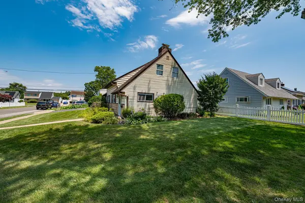 2052 Wilson LN, East Meadow, NY 11554