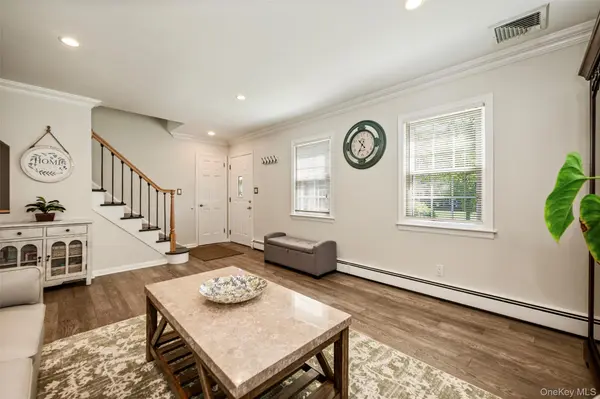 10 Dorset LN, Rockville Centre, NY 11570